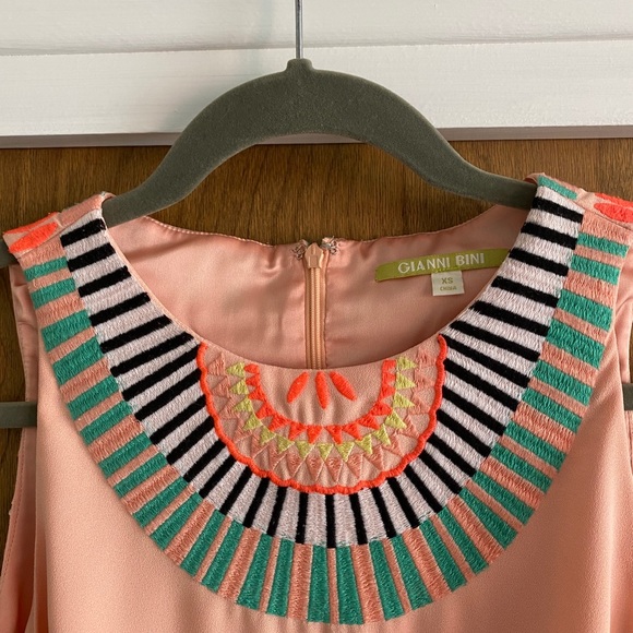 Gianni Bini mini with embroidered neckline - Picture 3 of 4